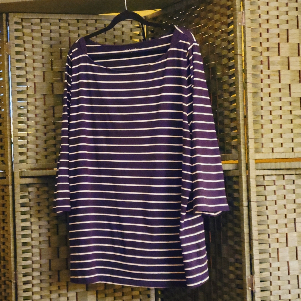 AVA & VIV size 4X, 3/4 sleeve navy with white striped casual top.